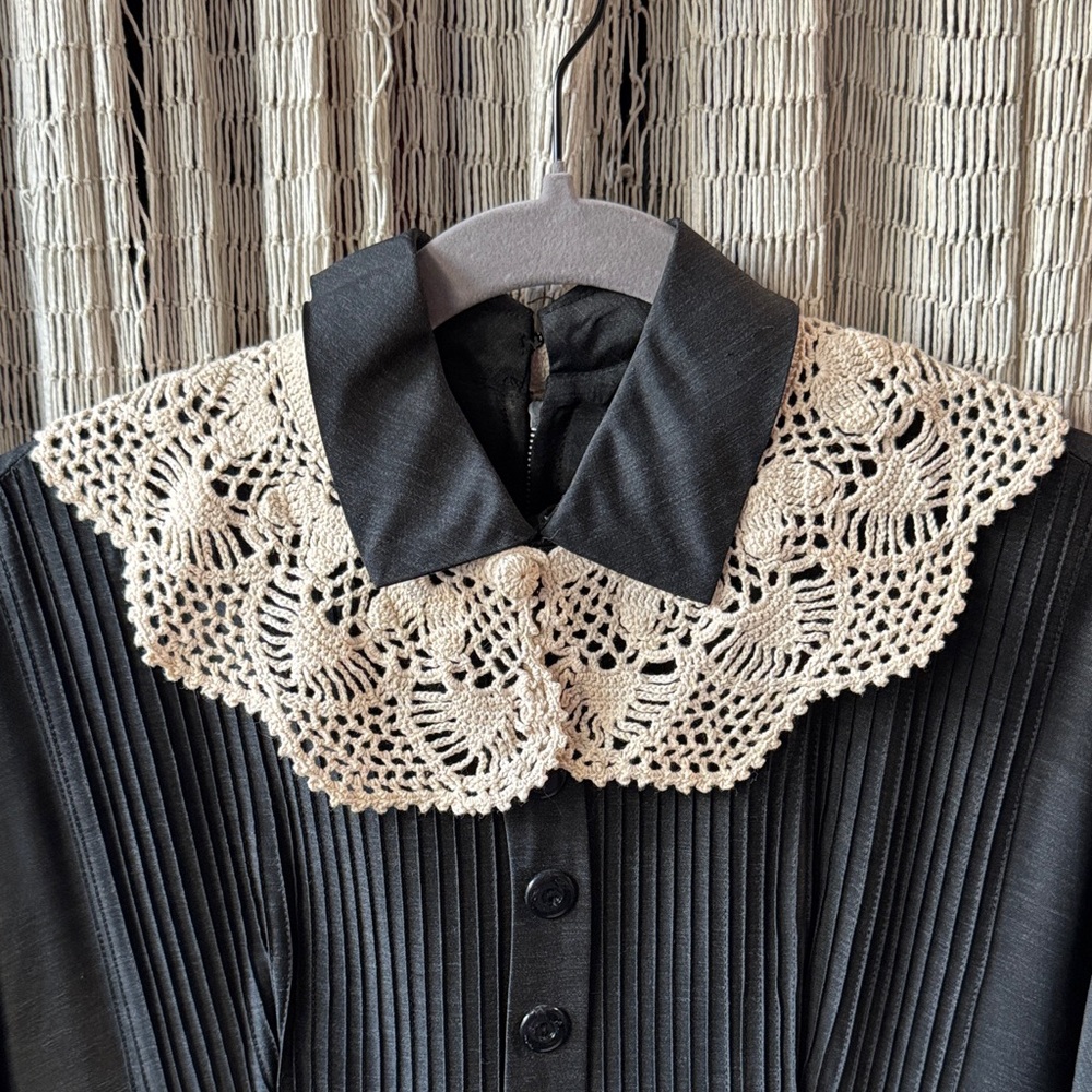 Vintage 1930s cotton Crochet Collar